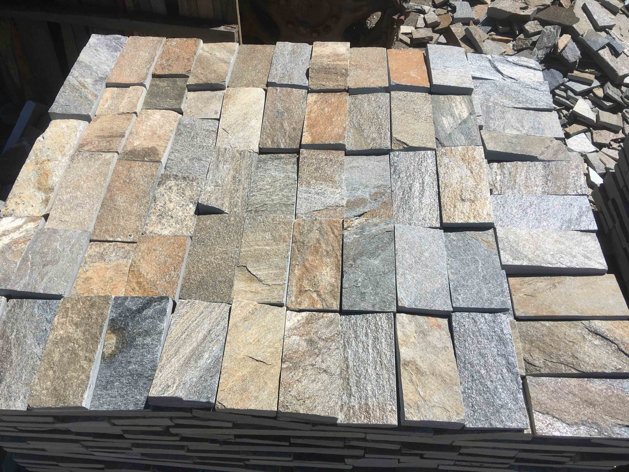 Плитка пилёная златолит Уральский для фасада купить в Балашихе