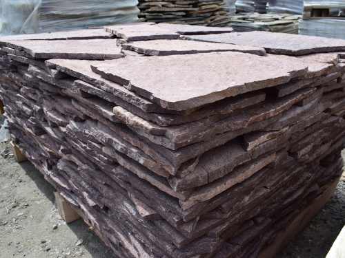 Плитняк лемезит бордовый для облицовки цоколя 20-25 мм  купить в Балашихе