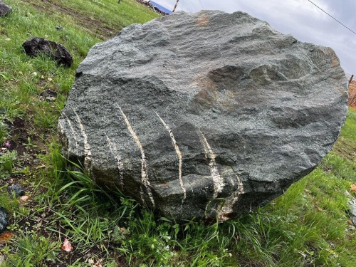 Гигантские зелёные валуны для ландшафтного дизайна весом более 5 тонн купить в Балашихе