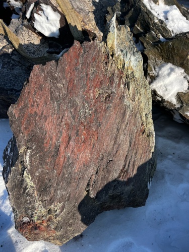 Ландшафтные глыбы красно-фиолетовые 200-1000 килограмм купить в Балашихе