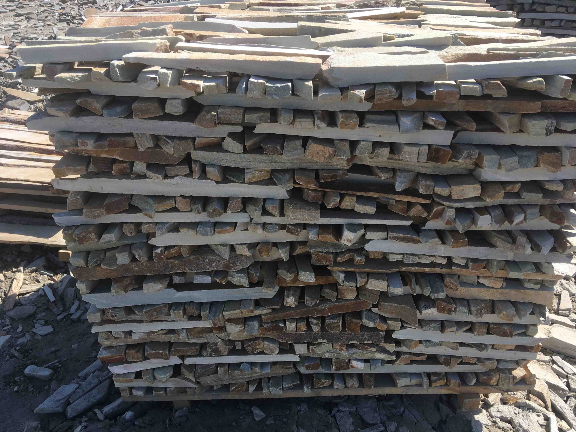 Горбушка златолит золотистый для облицовки купить в Балашихе