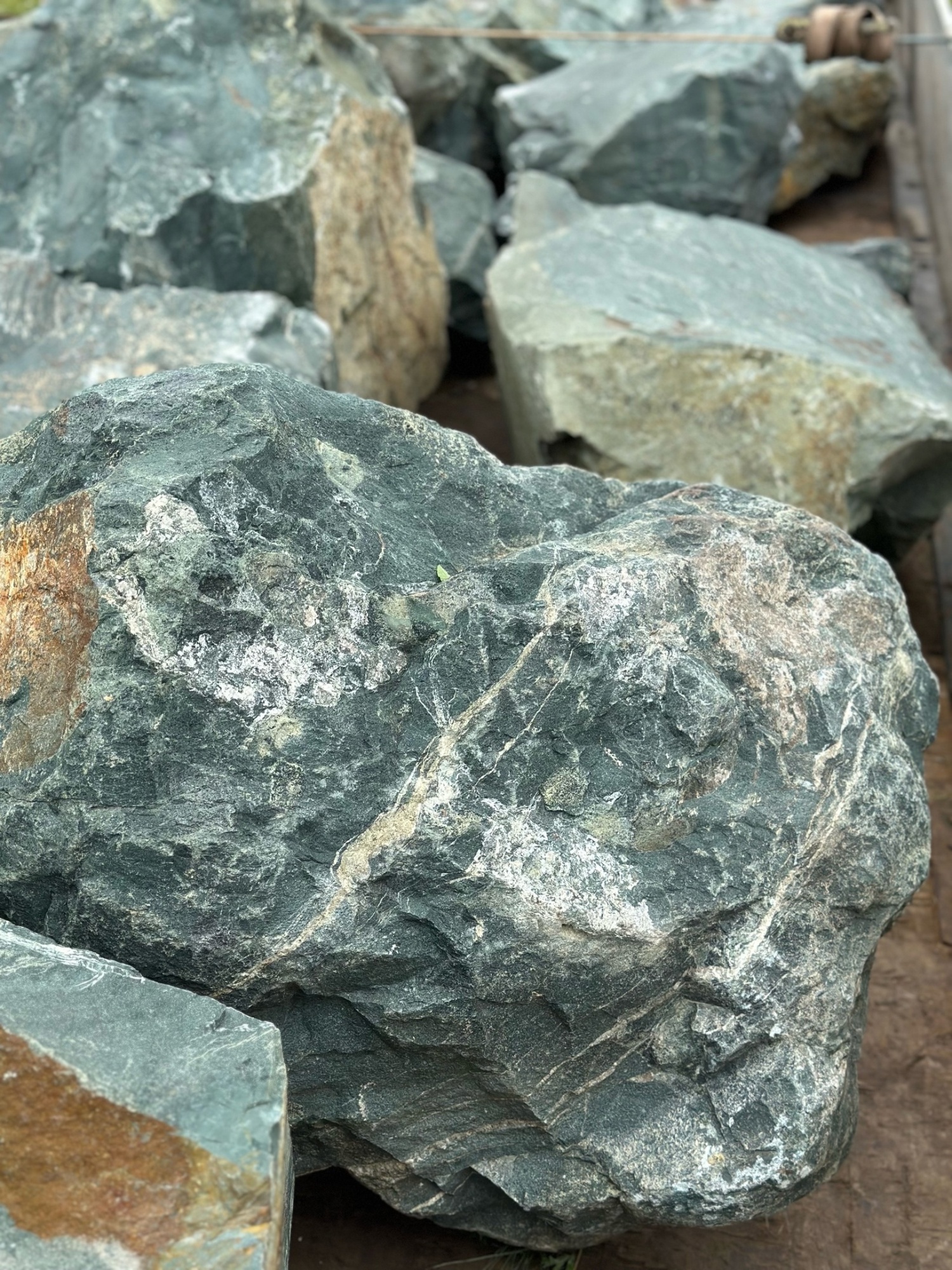 Камни для ландшафтного дизайна зелёные 10-60 килограмм купить в Балашихе