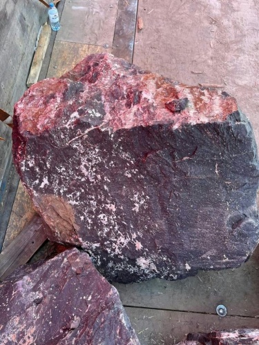 Камни для ландшафтного дизайна красно-фиолетовые 10-60 килограмм купить в Балашихе