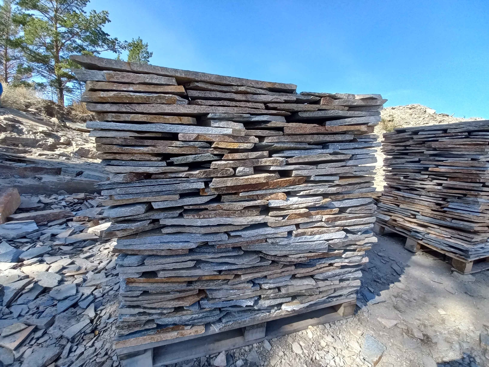 Плитняк златолит серебристый для фасада купить в Балашихе