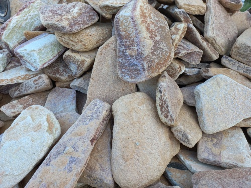 Златолит жёлтый, жёлто-зелёный глыбки и валуны для ланшафтного дизайна купить в Балашихе