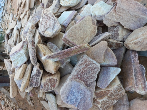 Златолит жёлтый, жёлто-зелёный глыбки и валуны для ланшафтного дизайна купить в Балашихе
