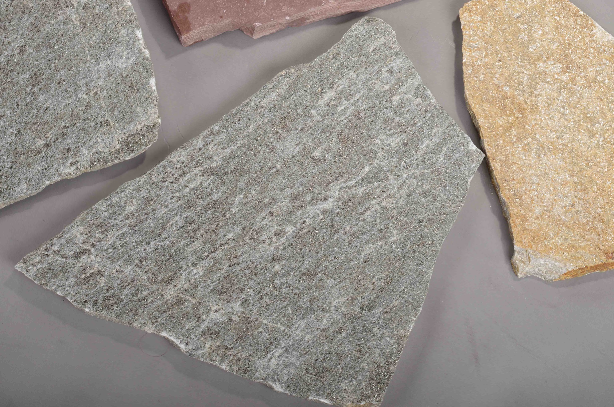 Плитняк златолит Уральский  для фасада купить в Балашихе