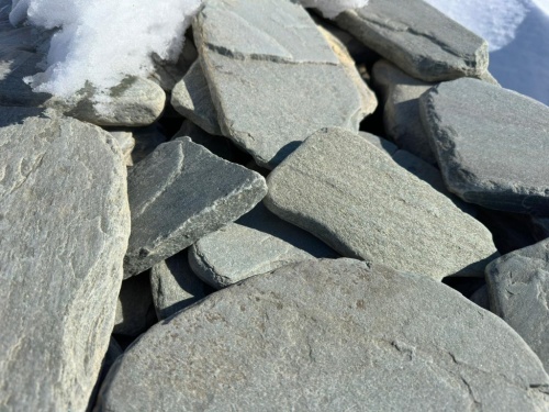 Плитняк златолит зелёный галтованный для цоколя купить в Балашихе