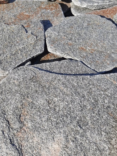 Златолит серебристый галтованный для лестниц купить в Балашихе