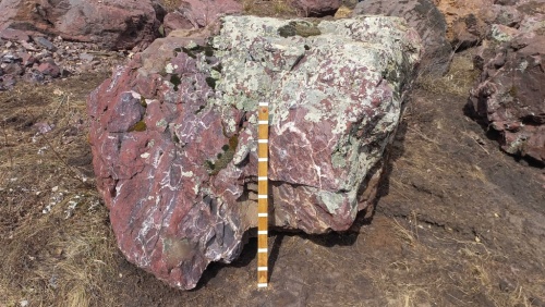 Яшма красная валуны и глыбы для ландшафтного дизайна