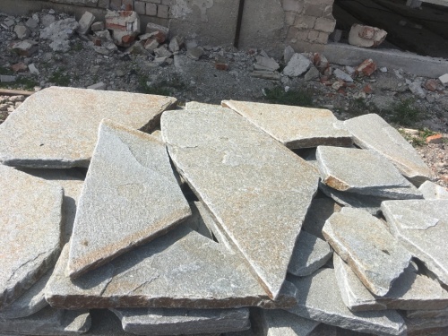 Златолит серебристый галтованный для лестниц купить в Балашихе